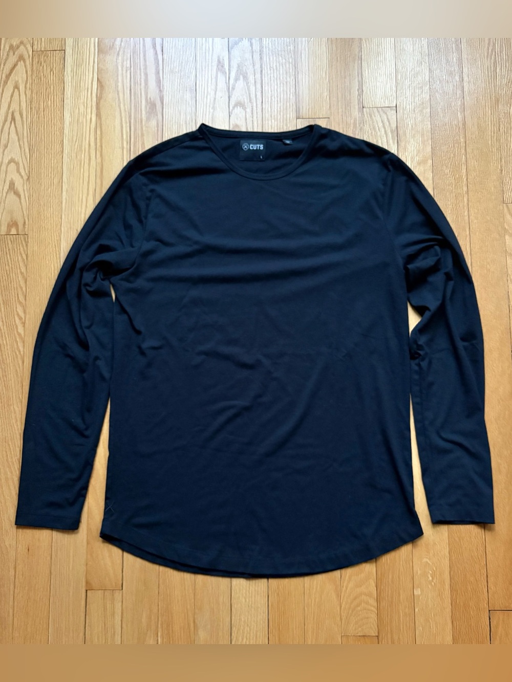 CUTS Men’s Long Sleeve Curve-Hem Shirt Large Black Solid